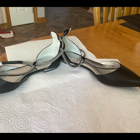 Guess Shoes - Picture 2 of 5